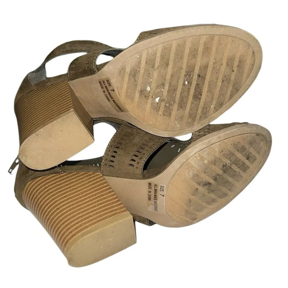 Charlotte Russe Darby Peep Toe Faux Suede Cutout Bootie Sz 7 - Picture 6 of 10